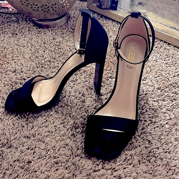 x2b MATTE BLACK ankle strap heel - Picture 3 of 7